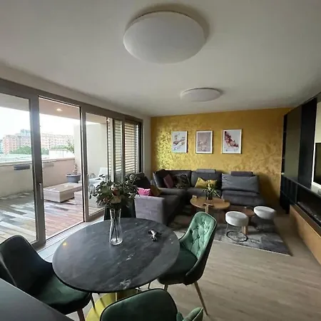 Urban 2 Bedroom Apartmán *