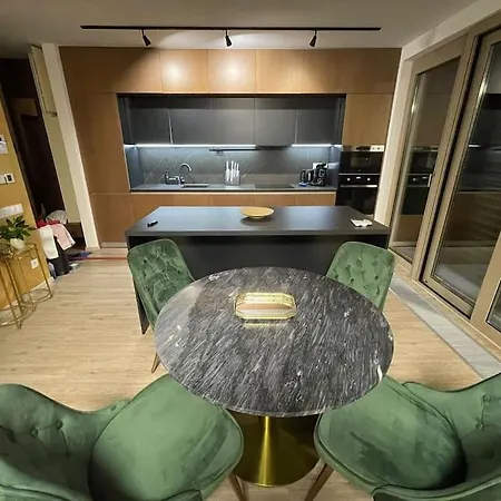 Urban 2 Bedroom דירה *