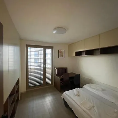 Urban 2 Bedroom דירה